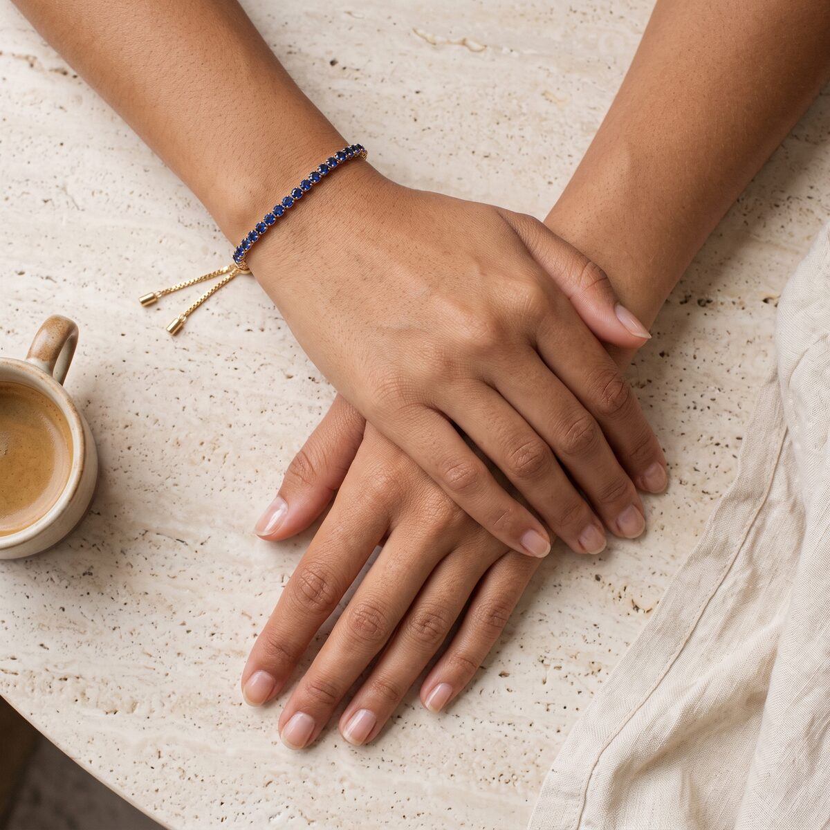 Pulsera de zirconias azules, vista desde arriba